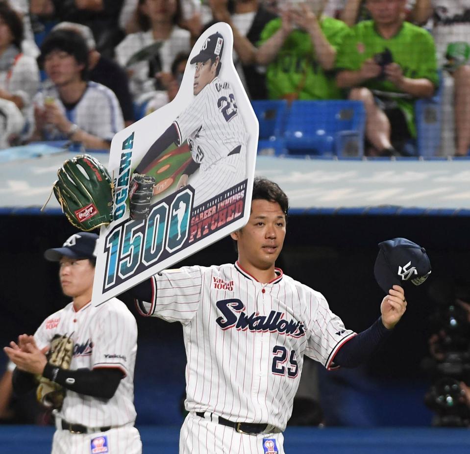 　７回を投げ追え１５００投球回を達成した小川（撮影・三好信也）