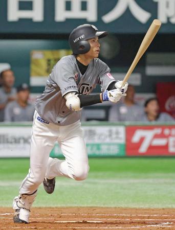 　３回、和田が右越えに先制本塁打を放つ