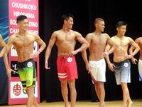 　広島県メンズフィジーク選手権大会に出場した元広島・中田廉氏（左から２番目）