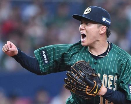 　３回、投球後に雄たけびを上げる山本（撮影・北村雅宏）