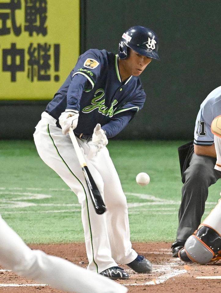 　３回、山野が中前打を放つ