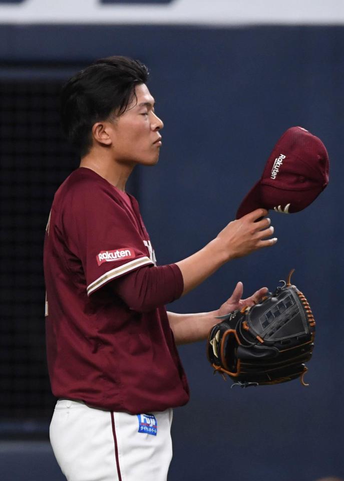 　５回、宗に２点適時二塁打を浴び、ガックリした表情を見せる早川（撮影・北村雅宏）