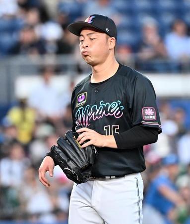 　２回、先制を許しベンチに戻る先発の美馬　