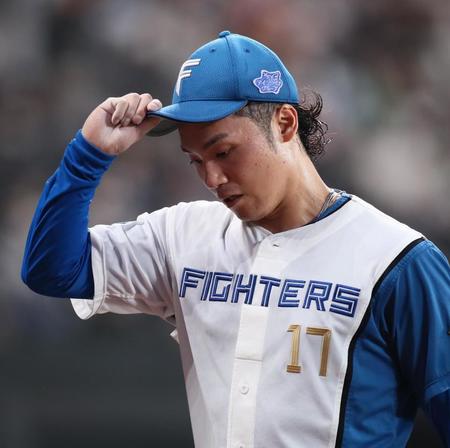 　５回途中５失点で降板する伊藤（撮影・中島達哉）