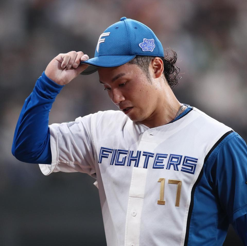 　５回途中５失点で降板する伊藤（撮影・中島達哉）