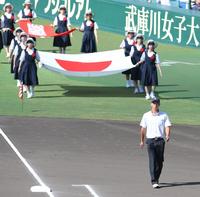 　先導役を務めた日大豊山・光永翔音（右手前）＝撮影・伊藤笙子