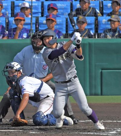 　４回、２点適時打を放つ花巻東・広内駿汰（撮影・北村雅宏）