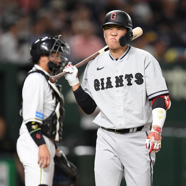 【写真】隠し切れない怒り！眉間にしわを作って菅野へ歩み寄る原監督