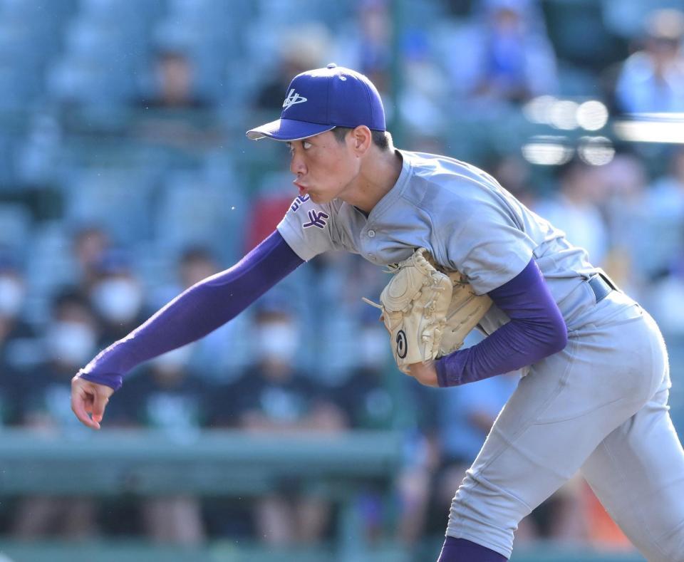 　宇部鴻城相手に力投する先発の花巻東・小松龍一（撮影・伊藤笙子）