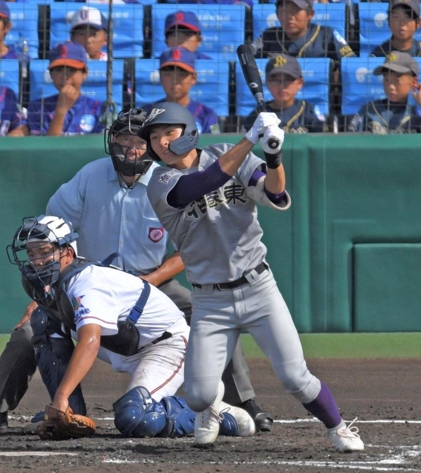 　４回、２点適時打を放つ花巻東・広内駿汰（撮影・北村雅宏）