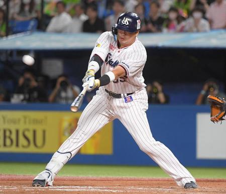 　７回、村上は左越えに３試合連続の２２号３ランを放つ（撮影・佐藤厚）