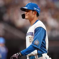 　５回、勝ち越し犠飛を放ち、笑みを浮かべる清宮（撮影・中島達哉）