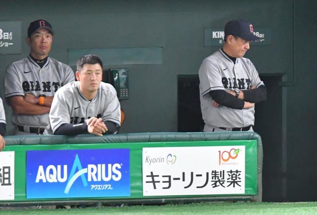 【写真】原監督が「生涯しないでしょう」と言いきった中田翔の失策　無情にもボールは後方へ