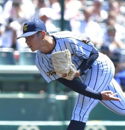 　先発し力投する東海大甲府・長崎義仁（撮影・石井剣太郎）