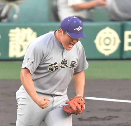 　クラークに勝利し、ほえる花巻東・佐々木麟太郎（撮影・中田匡峻）