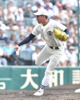 　力投する日大三・安田虎汰郎（撮影・石井剣太郎）