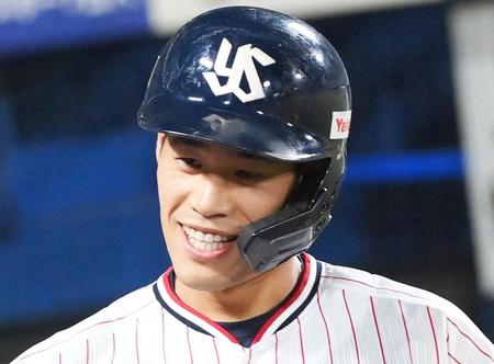 ヤクルト・塩見にアクシデント発生　全力疾走できず一塁ベース手前でうずくまる