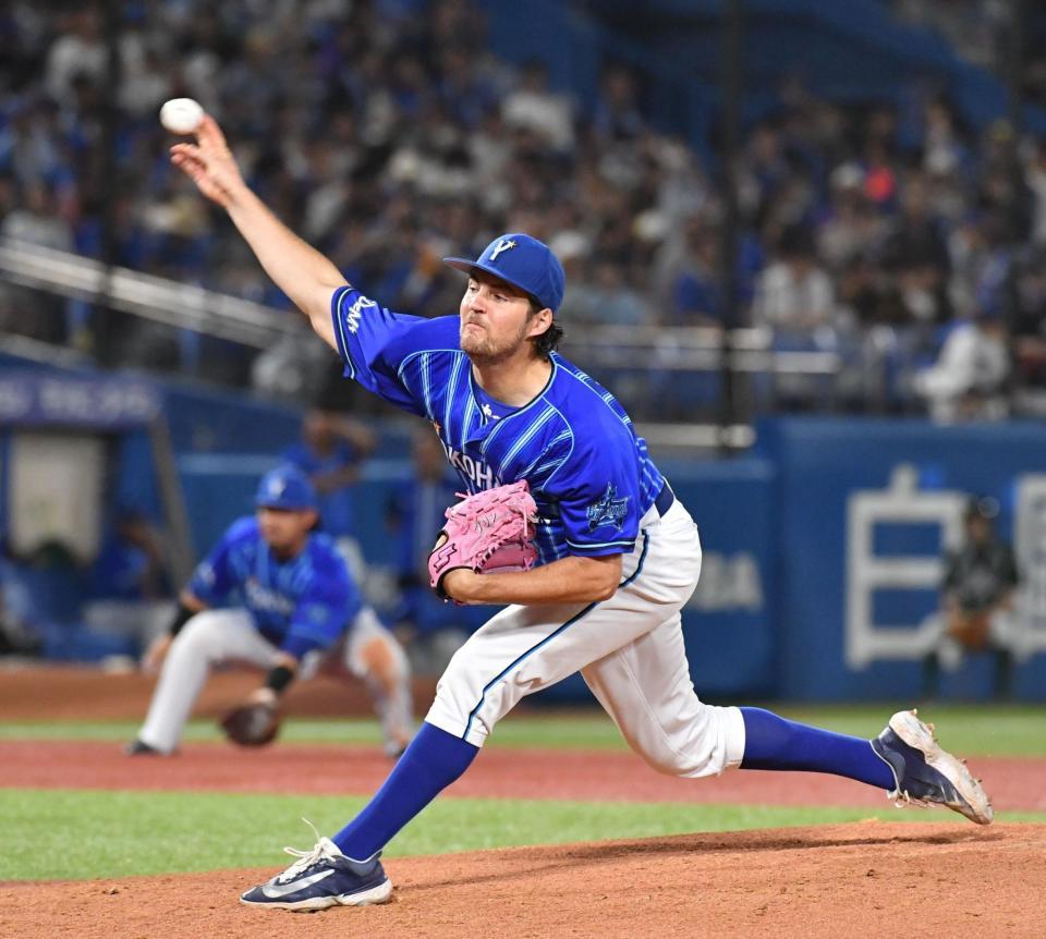　ヤクルト打線相手に好投するバウアー（撮影・佐々木彰尚）