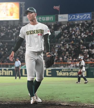 　ブルペンに入る専大松戸・平野大地（撮影・石井剣太郎）