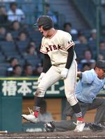 　５回、後藤陽人の適時打で生還する土浦日大・藤本士生（撮影・石井剣太郎）