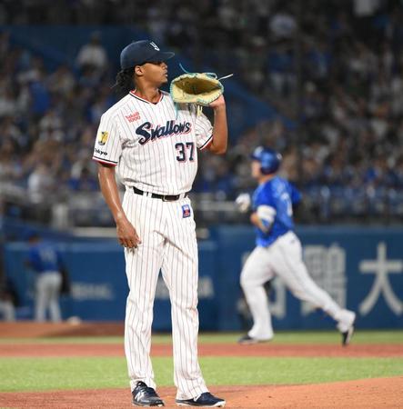 　３回、牧（後方）に２ランを浴びたロドリゲス（撮影・堀内翔）