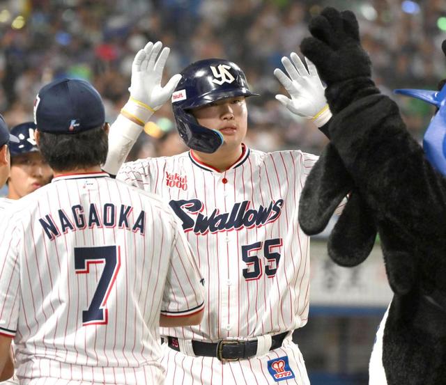 ヤクルト・村上が右翼席中段に確信弾　昨年の三冠王がようやく本領発揮　２試合連続アーチ