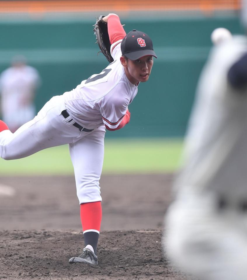 　力投するおかやま山陽・西野彰人（撮影・開出牧）