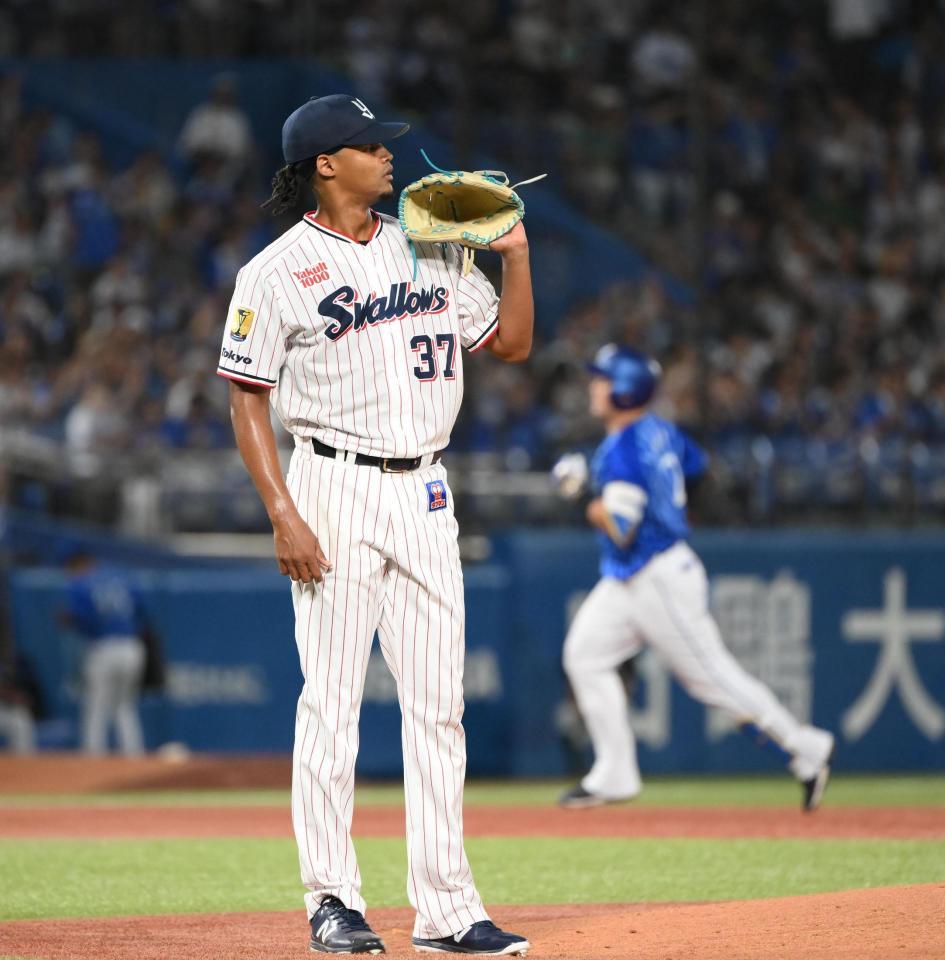 　３回、牧（後方）に２ランを浴びたロドリゲス（撮影・堀内翔）