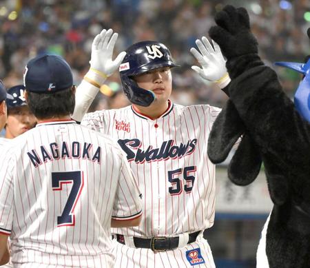 　１７日には２戦連発の本塁打を放った村上