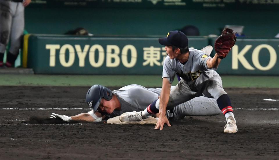 　９回、最後の打者になった花巻東・佐々木麟太郎（撮影・中田匡峻）