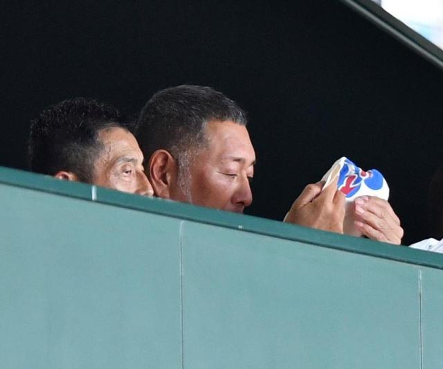 【写真】代打の勝児を祈るように見つめた清原和博氏「どこかで線を引いて次の目標に」