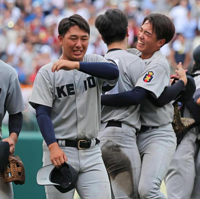 【写真】タオルを手に、祈るように息子・勝児の打席を見守る清原和博氏