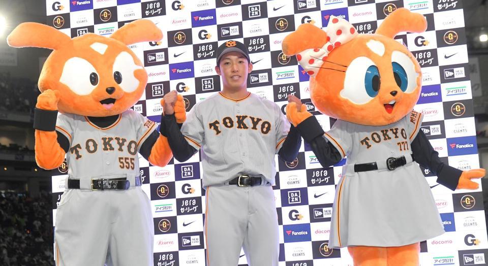 　今季初勝利を挙げ、笑顔を見せる赤星（撮影・佐藤厚）