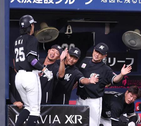 ロッテが3連打で先制 ブロッソーが来日初タイムリー 首位オリックスと 