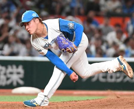 　８回、３番手で登板した吉田（撮影・三好信也）
