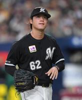 　３回、勝ち越しを許した森は悔しげにベンチに戻る（撮影・北村雅宏）