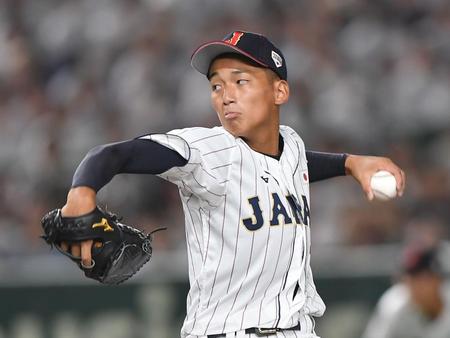 　力投する大阪桐蔭・前田悠伍（撮影・開出牧）