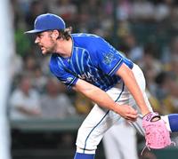 　力投するバウアー（撮影・高部洋祐）