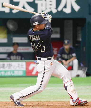 　３回、頓宮が左中間に２打席連続本塁打を放つ
