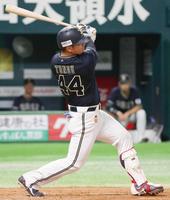 　３回、頓宮が左中間に２打席連続本塁打を放つ