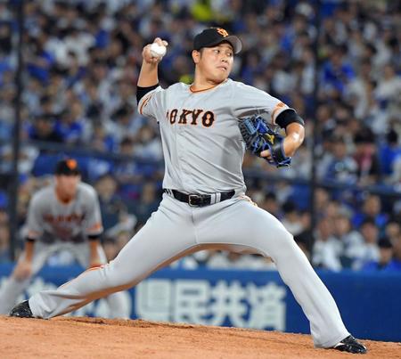 ８回、マウンドに立つ野手の北村拓（撮影・佐藤厚）