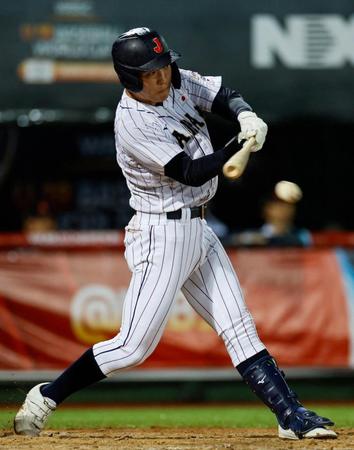 　３回、先制内野安打を放つ小林