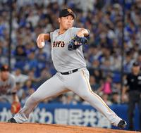 ８回裏。８番手で登板した巨人・北村拓己＝横浜スタジアム（撮影・佐藤厚）