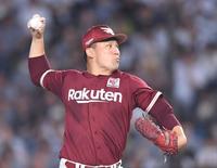 　力投する田中将（撮影・開出牧）