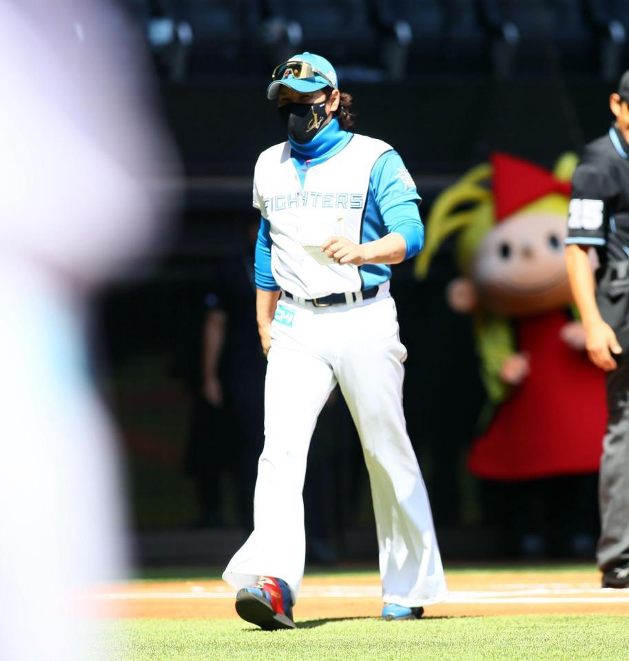 アンダーアーマー　日ハム新庄剛志監督着用モデル　Lサイズ アンダーアーマー新庄監督着用モデル アンダーアーマー 日ハム新庄剛志