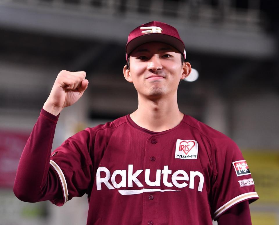 　今季３勝目を挙げガッツポーズを決める荘司（撮影・開出牧）