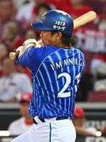 　２回、今永が右翼線に適時二塁打を放つ