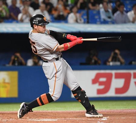 　４回、岡本和真左越えに２ランを放つ（撮影・佐々木彰尚）