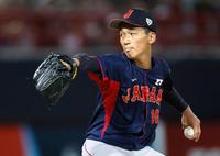 　台湾戦で力投する前田