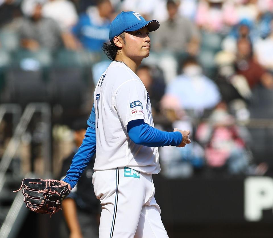 　３回、西川に適時打を許す伊藤（撮影・中島達哉）